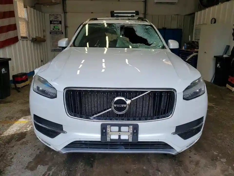 YV4102XK0H1139135 2017 VOLVO XC90-4