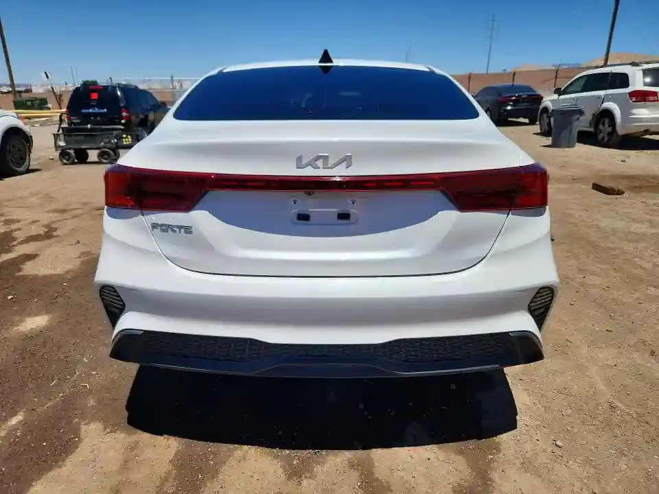 3KPF24AD6RE765439 2024 KIA FORTE-5