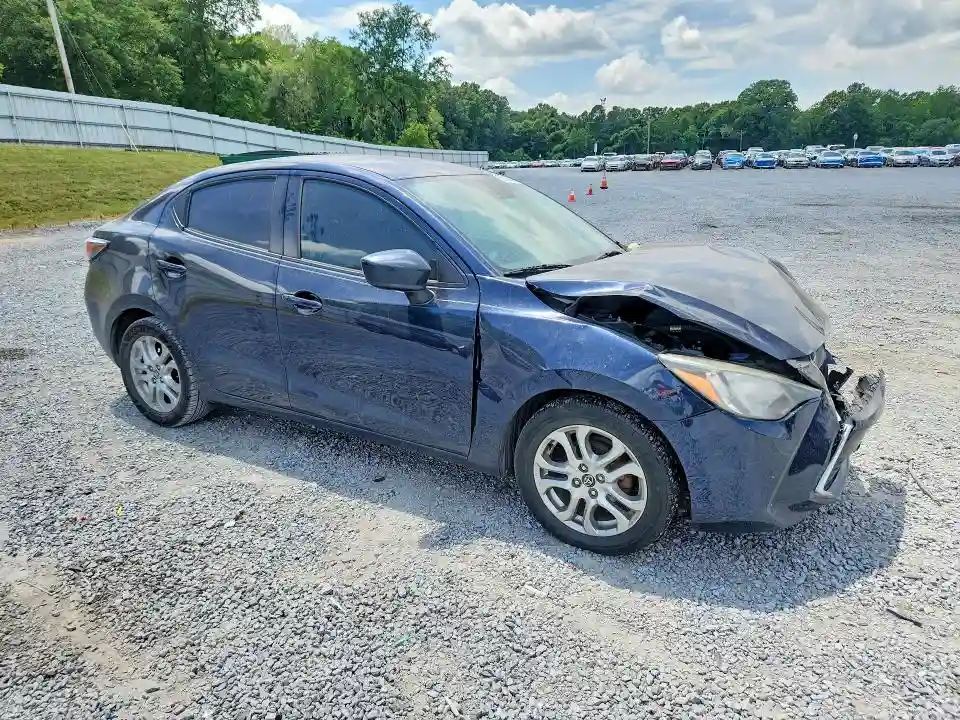 3MYDLBYV9JY300438 2018 TOYOTA YARIS-3