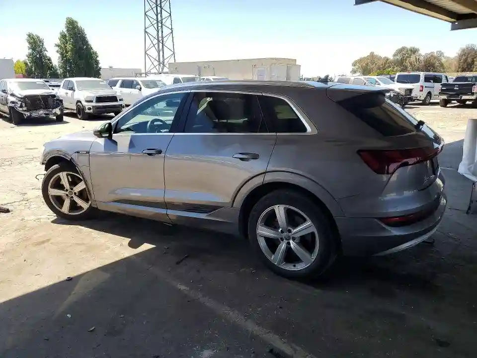 WA1LAAGE4KB005916 2019 AUDI E-TRON-1