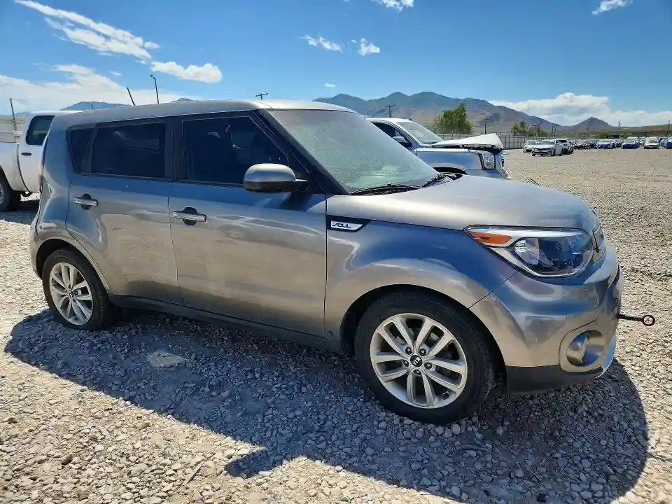 KNDJP3A53J7540754 2018 KIA SOUL-3
