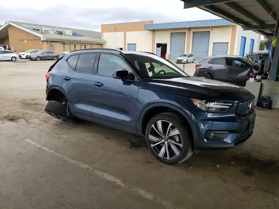 YV4ED3UB3N2692528 2022 VOLVO XC40-3