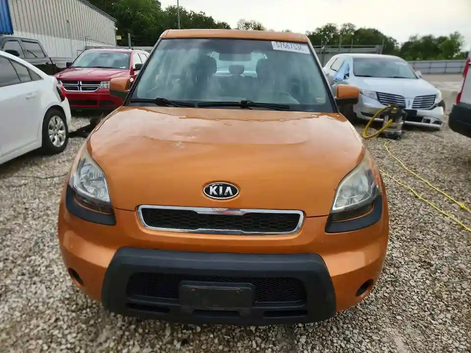 KNDJT2A21B7211063 2011 KIA SOUL-4