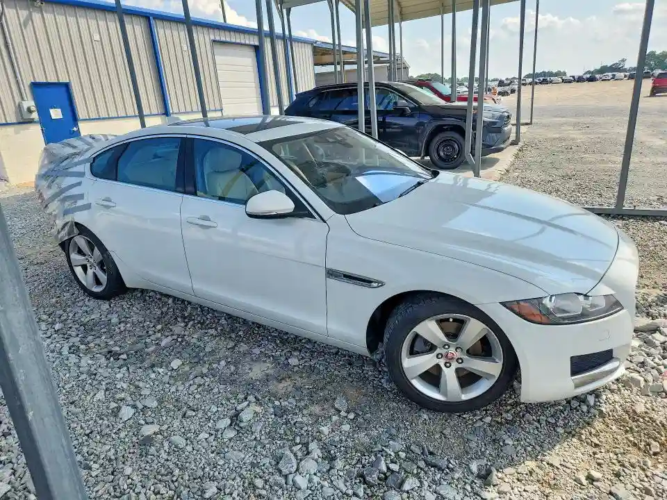 SAJBS4FX7JCY54340 2018 JAGUAR XF-3