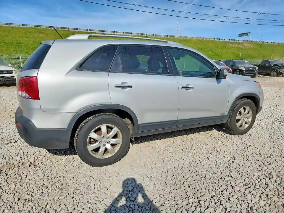 5XYKTDA6XCG219301 2012 KIA SORENTO-2