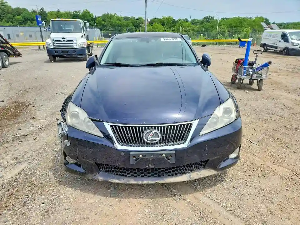 JTHCF5C27A5043226 2010 LEXUS IS-4