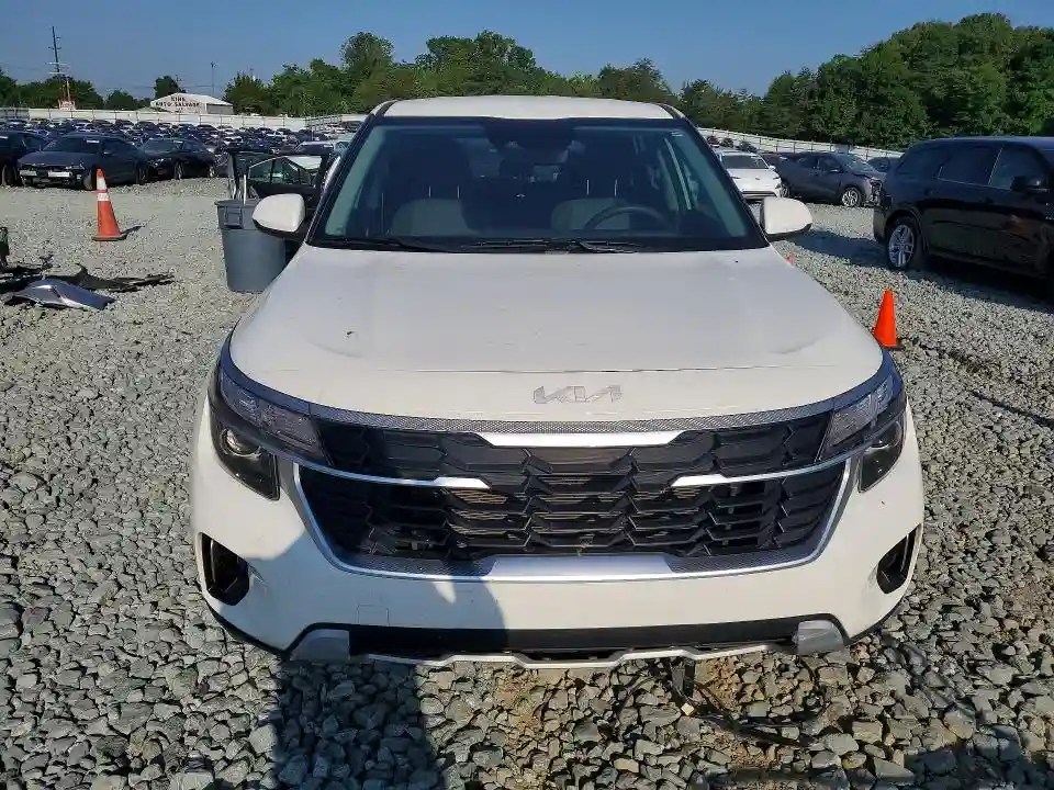 KNDEPCAA2R7477138 2024 KIA SELTOS-4