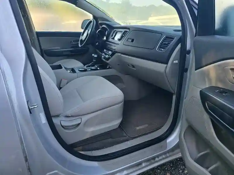 KNDMB5C19K6567109 2019 KIA SEDONA-4