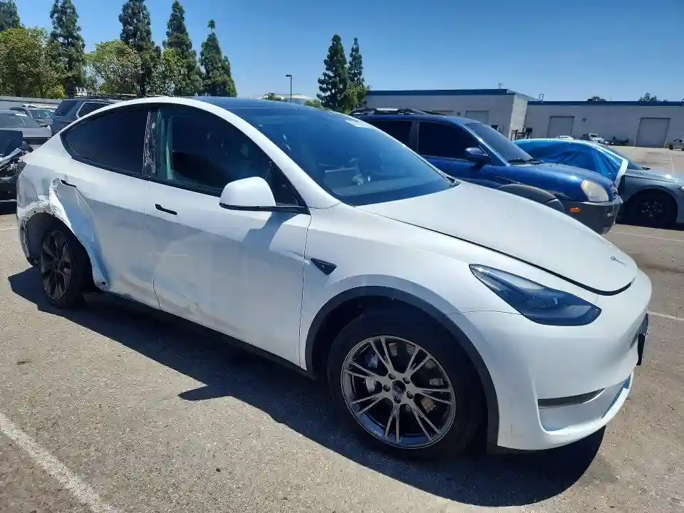 7SAYGDED6RF118878 2024 TESLA MODEL Y-3