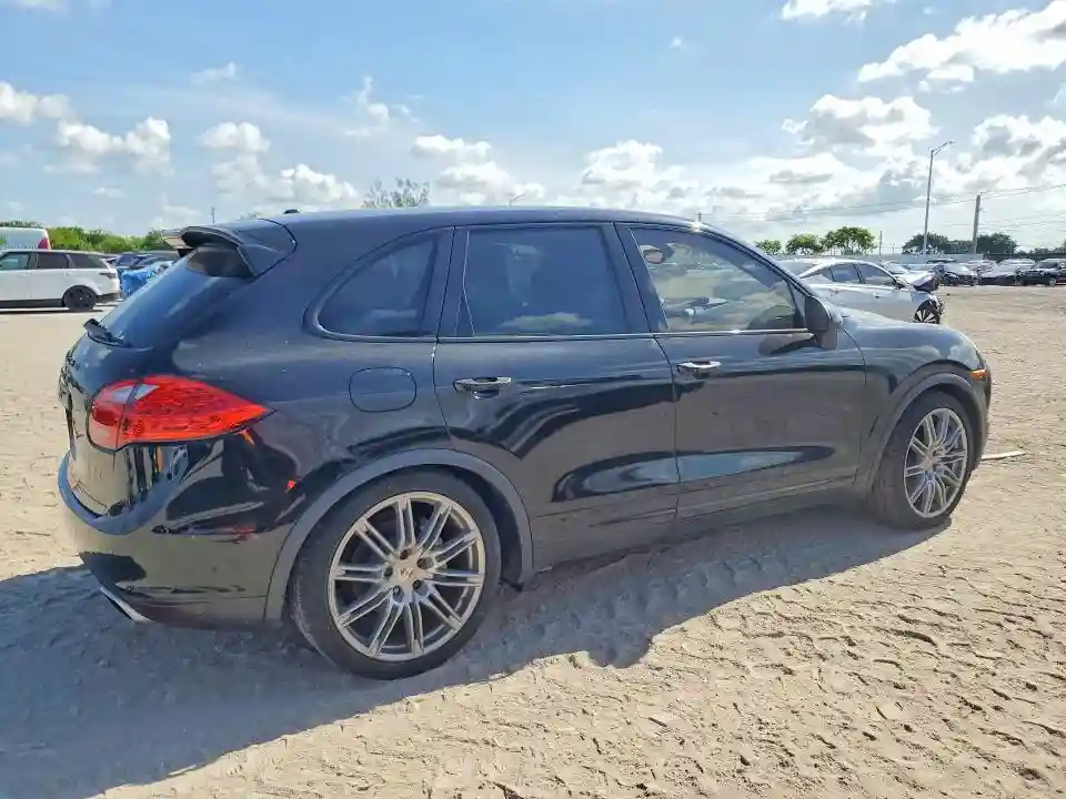 WP1AE2A24BLA92800 2011 PORSCHE CAYENNE-2