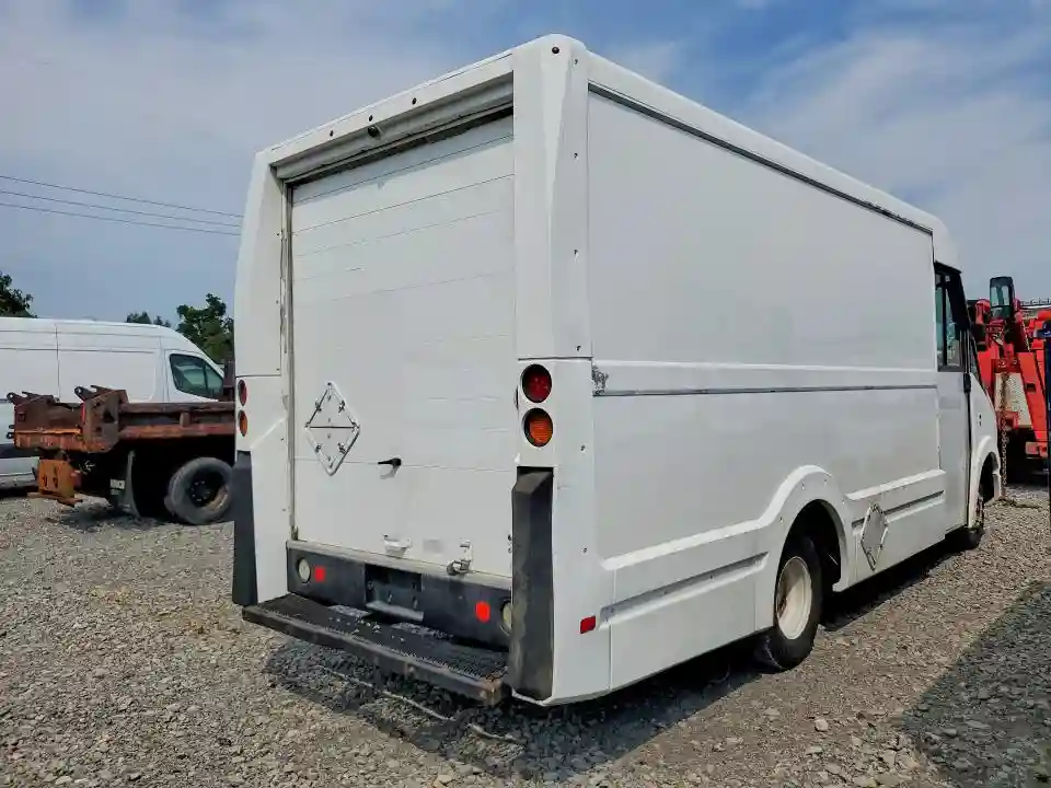 JALB4T172J7W00617 2018 ISUZU NPR-2