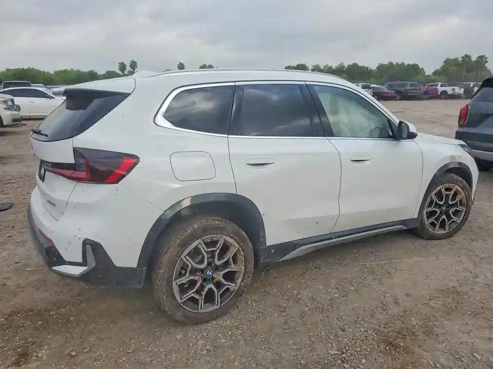 WBX73EF05T5400155 2026 BMW X1-2
