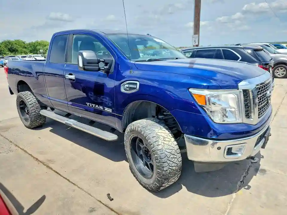 1N6BA1C44HN560982 2017 NISSAN TITAN-3