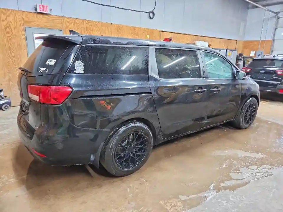 KNDMB5C12J6407099 2018 KIA SEDONA-2