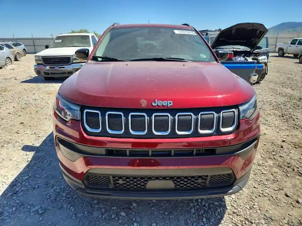 3C4NJDFB8NT165968 2022 JEEP COMPASS-4
