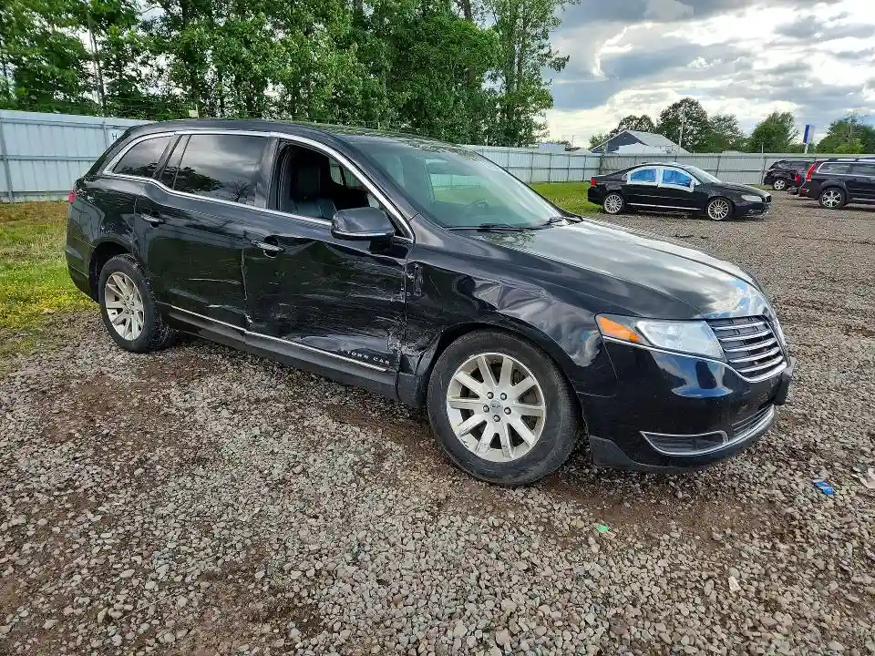 2LMHJ5NK5HBL01722 2017 LINCOLN MKT-3