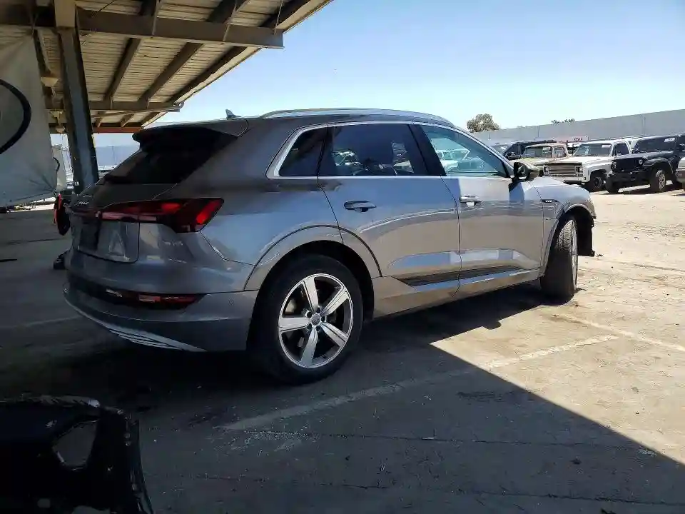 WA1LAAGE4KB005916 2019 AUDI E-TRON-2