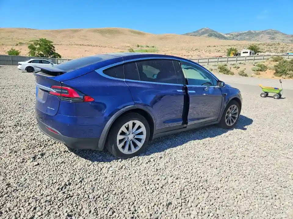 5YJXCAE21LF238211 2020 TESLA MODEL X-2