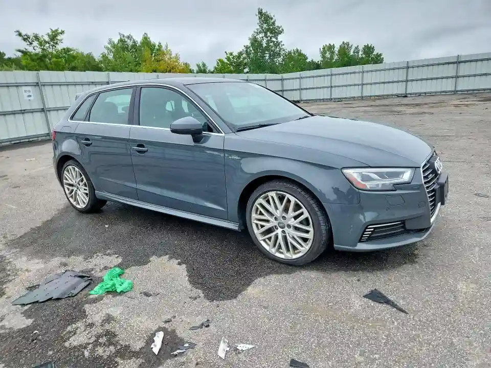 WAUSPBFF1JA067081 2018 AUDI A3-3