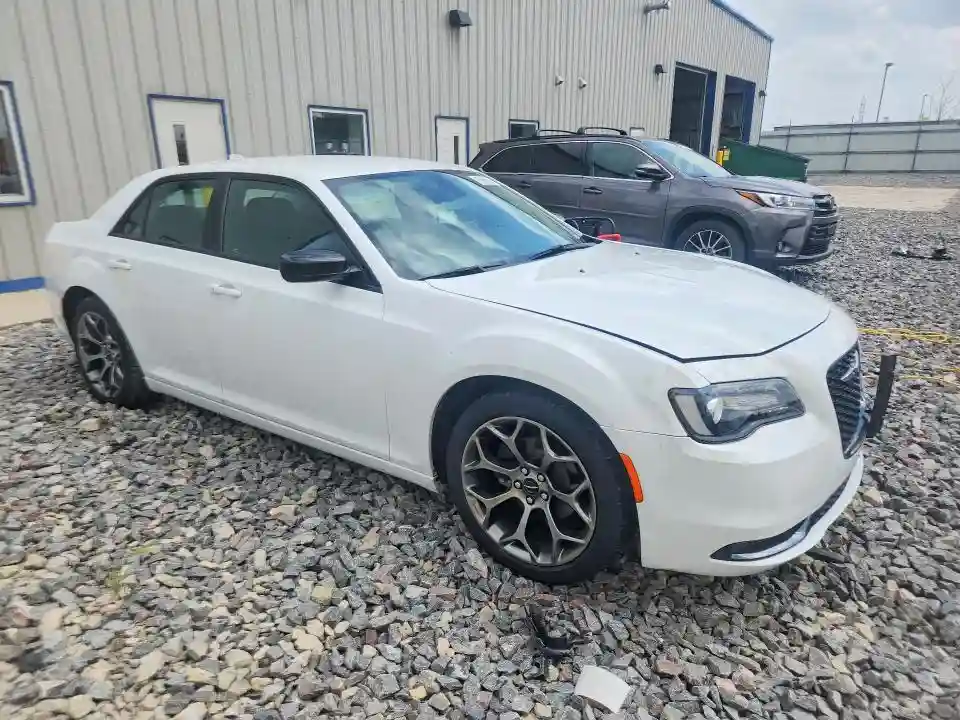 2C3CCAAG6JH320978 2018 CHRYSLER 300-3
