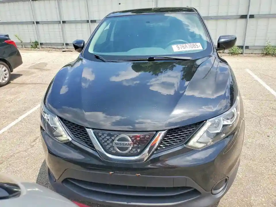 JN1BJ1CP8JW155238 2018 NISSAN ROGUE-4