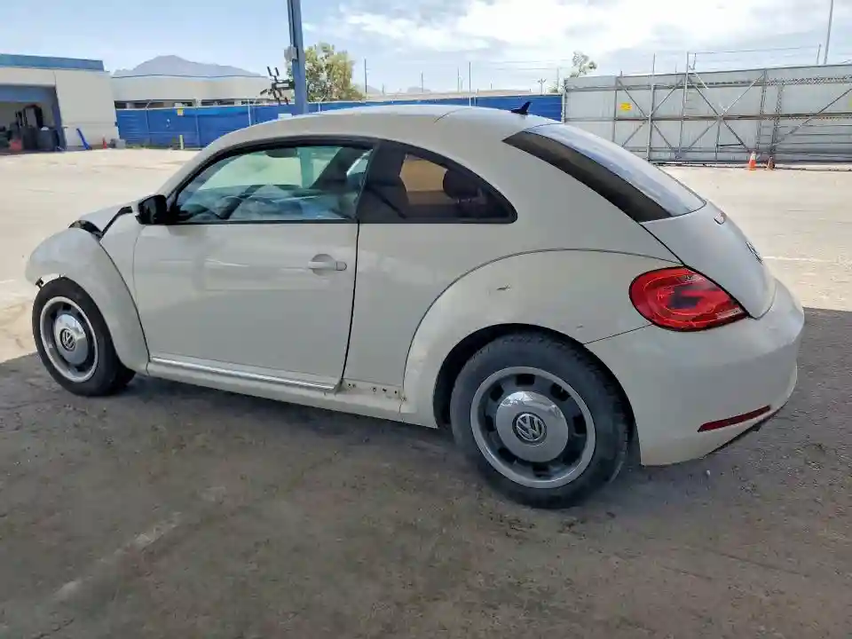 3VWJX7AT1CM638144 2012 VOLKSWAGEN BEETLE-1