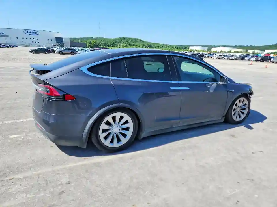 5YJXCAE20JF112872 2018 TESLA MODEL X-2