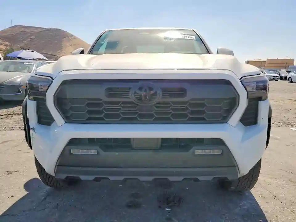 3TMLB5JN3TM232592 2026 TOYOTA TACOMA TRD-4