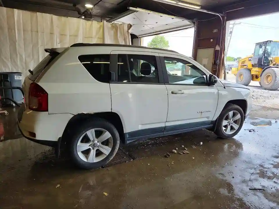 1J4NF1FB7BD180229 2011 JEEP COMPASS-2