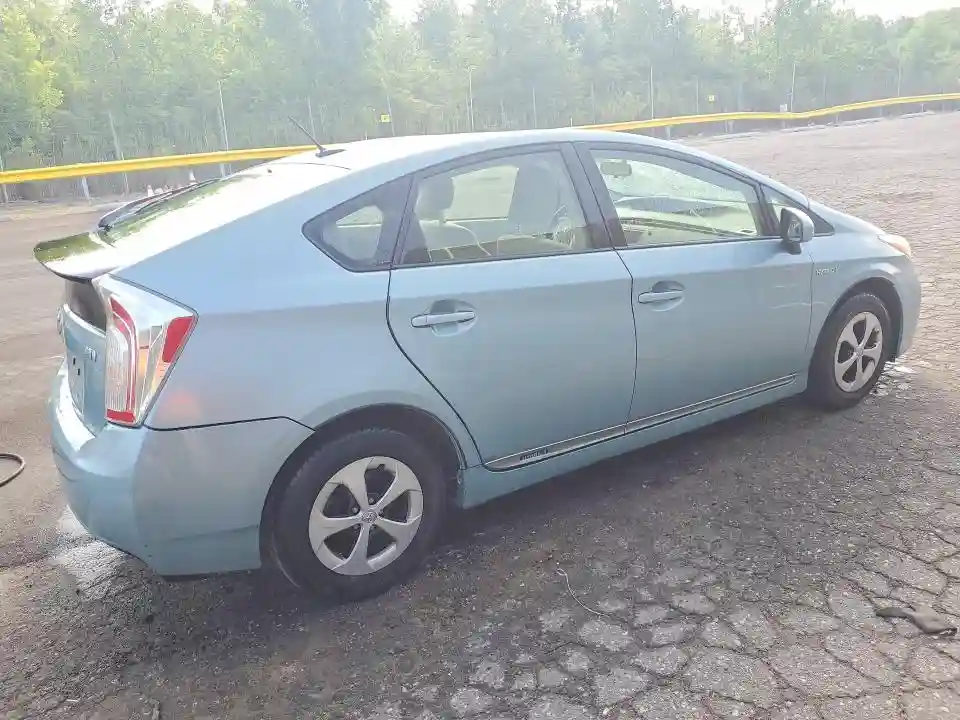 JTDKN3DU3D5644075 2013 TOYOTA PRIUS THRE-2