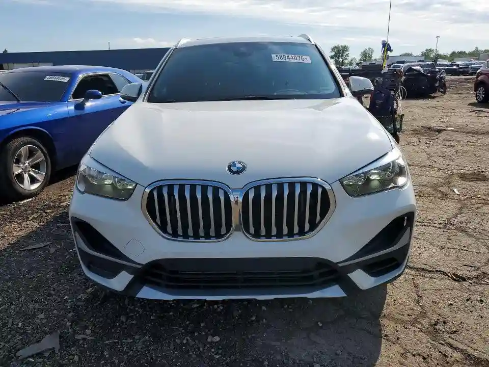 WBXJG9C07M5S73660 2021 BMW X1-4