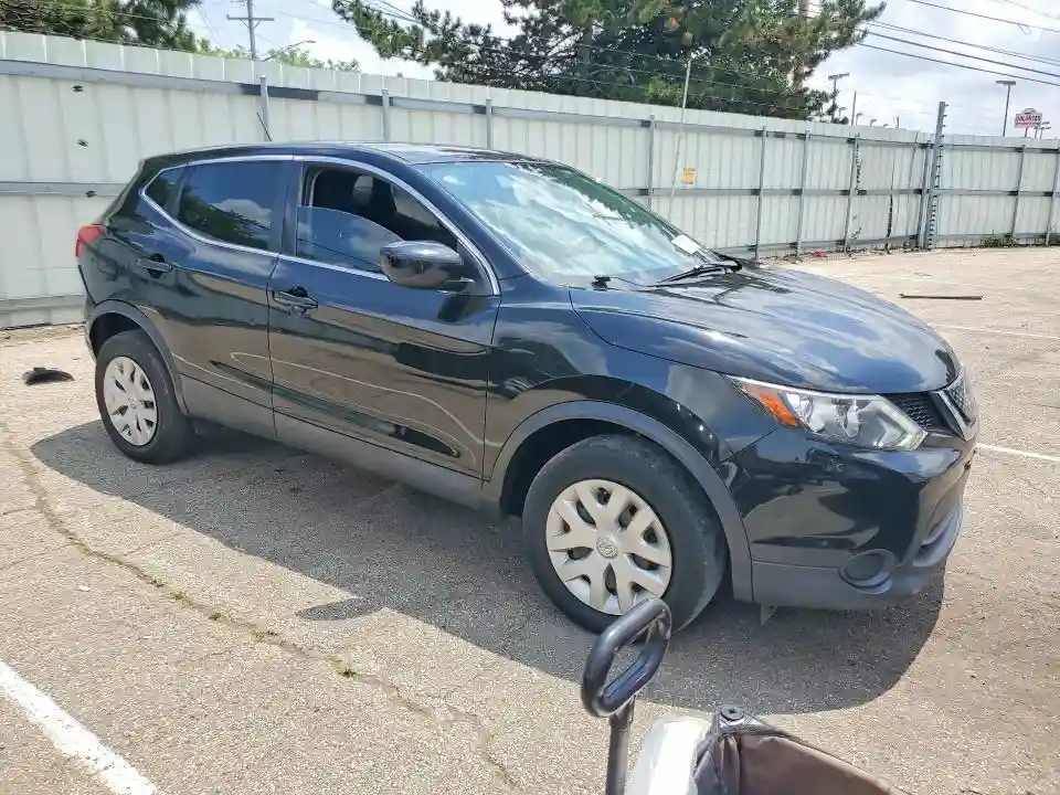 JN1BJ1CP8JW155238 2018 NISSAN ROGUE-3