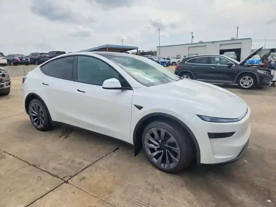 7SAYGDEE2TF636504 2026 TESLA MODEL Y-3