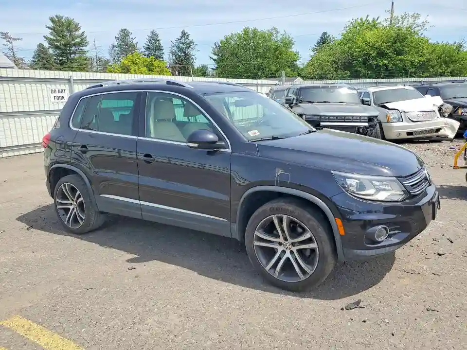 WVGWV7AX5HK021177 2017 VOLKSWAGEN TIGUAN-3