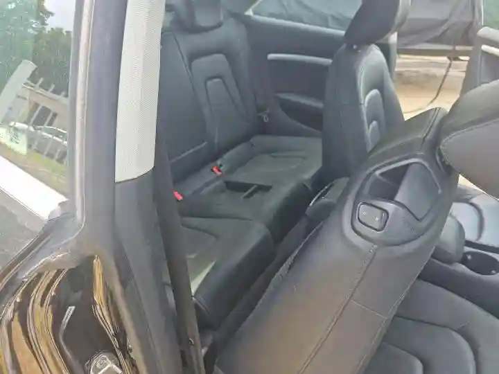 WAUCFAFR0BA026180 2011 AUDI A5-5