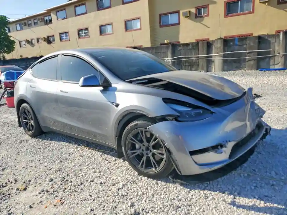 7SAYGDED6SF256667 2025 TESLA MODEL Y-3