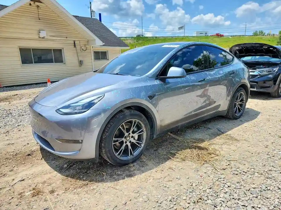 7SAYGAEE7RF209701 2024 TESLA MODEL Y-0