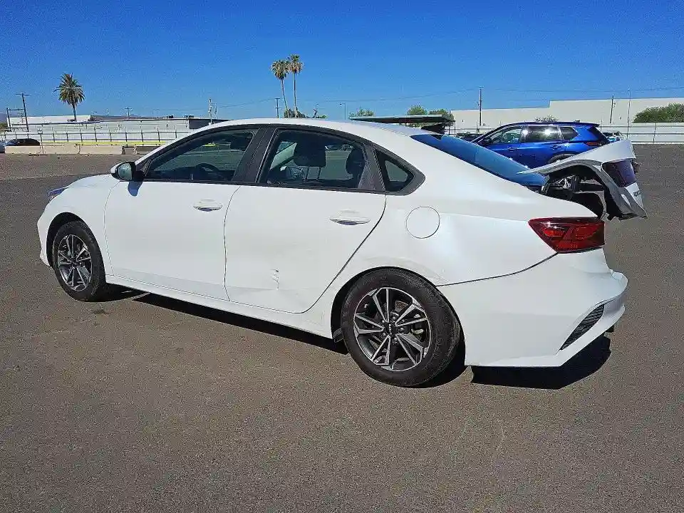 3KPF24AD9RE700634 2024 KIA FORTE LXS-1