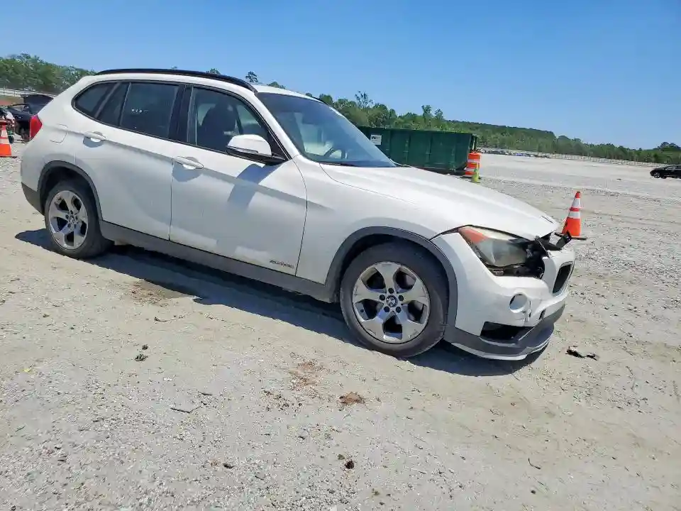 WBAVM1C53FVZ94420 2015 BMW X1-3