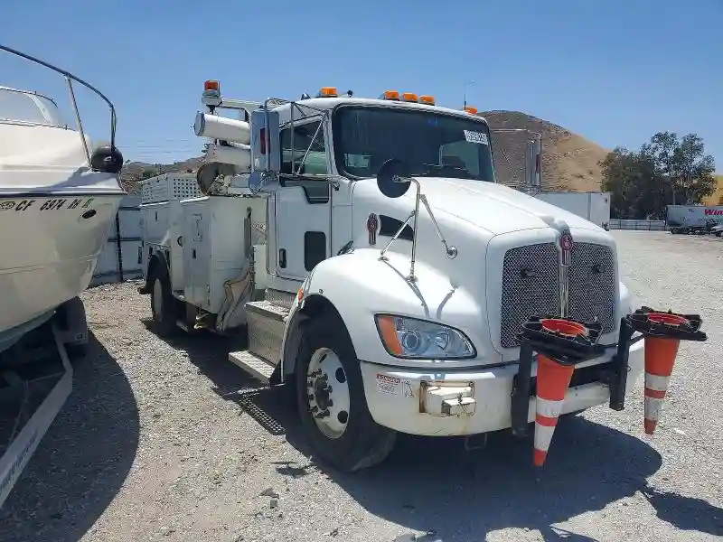 2NKHHM7X0HM134915 2017 KENWORTH ALL MODELS-0
