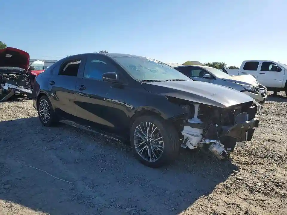 3KPF54AD1RE826249 2024 KIA FORTE-3