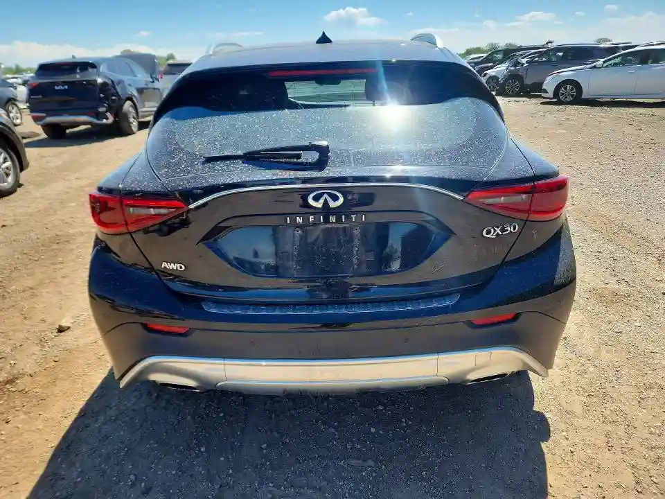 SJKCH5CR2HA021268 2017 INFINITI QX30 PREMI-5
