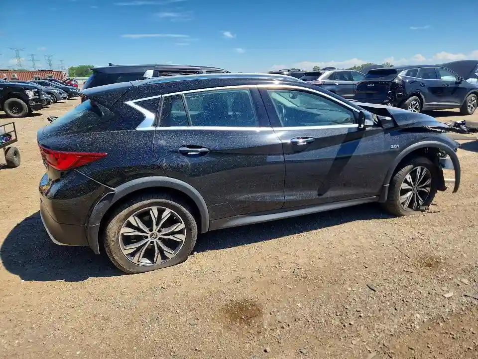 SJKCH5CR2HA021268 2017 INFINITI QX30 PREMI-2