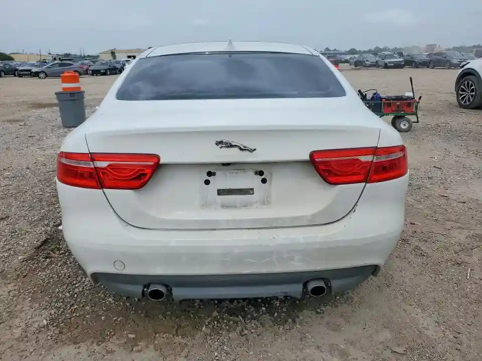SAJAR4BGXHA973647 2017 JAGUAR XE-5