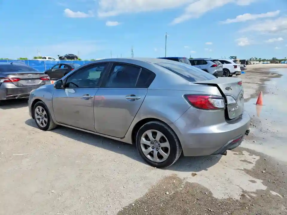 JM1BL1UF7B1497159 2011 MAZDA 3-1
