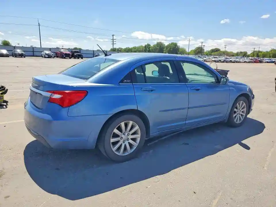 1C3BC1FG8BN553614 2011 CHRYSLER 200-2
