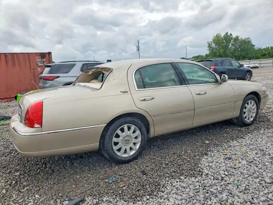 2LNBL8CV7BX754860 2011 LINCOLN TOWNCAR-2