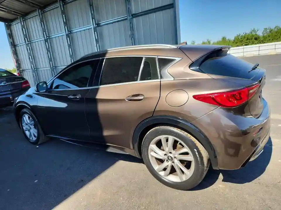 SJKCH5CP7HA031292 2017 INFINITI QX30-1