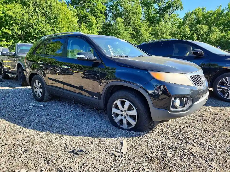 5XYKTCA13BG163537 2011 KIA SORENTO-3