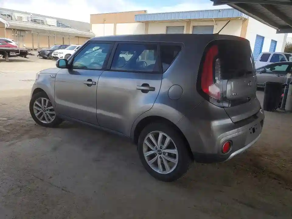 KNDJP3A5XJ7577011 2018 KIA SOUL-1